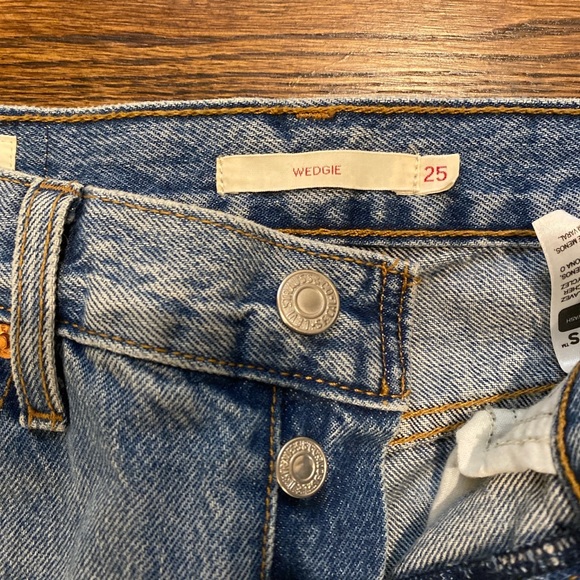 Levis Wedgie Jean Urban Outfitters - Picture 2 of 4